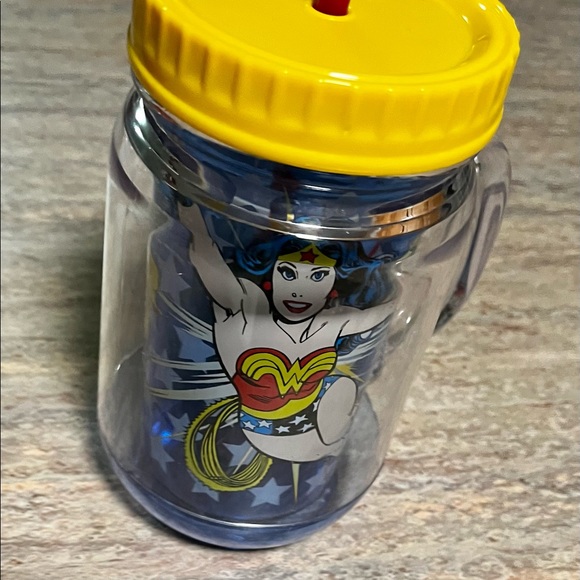 NWOT Wonder Woman plastic cup with straw. - Picture 2 of 8